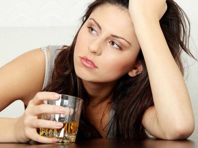 Unha muller con alcol